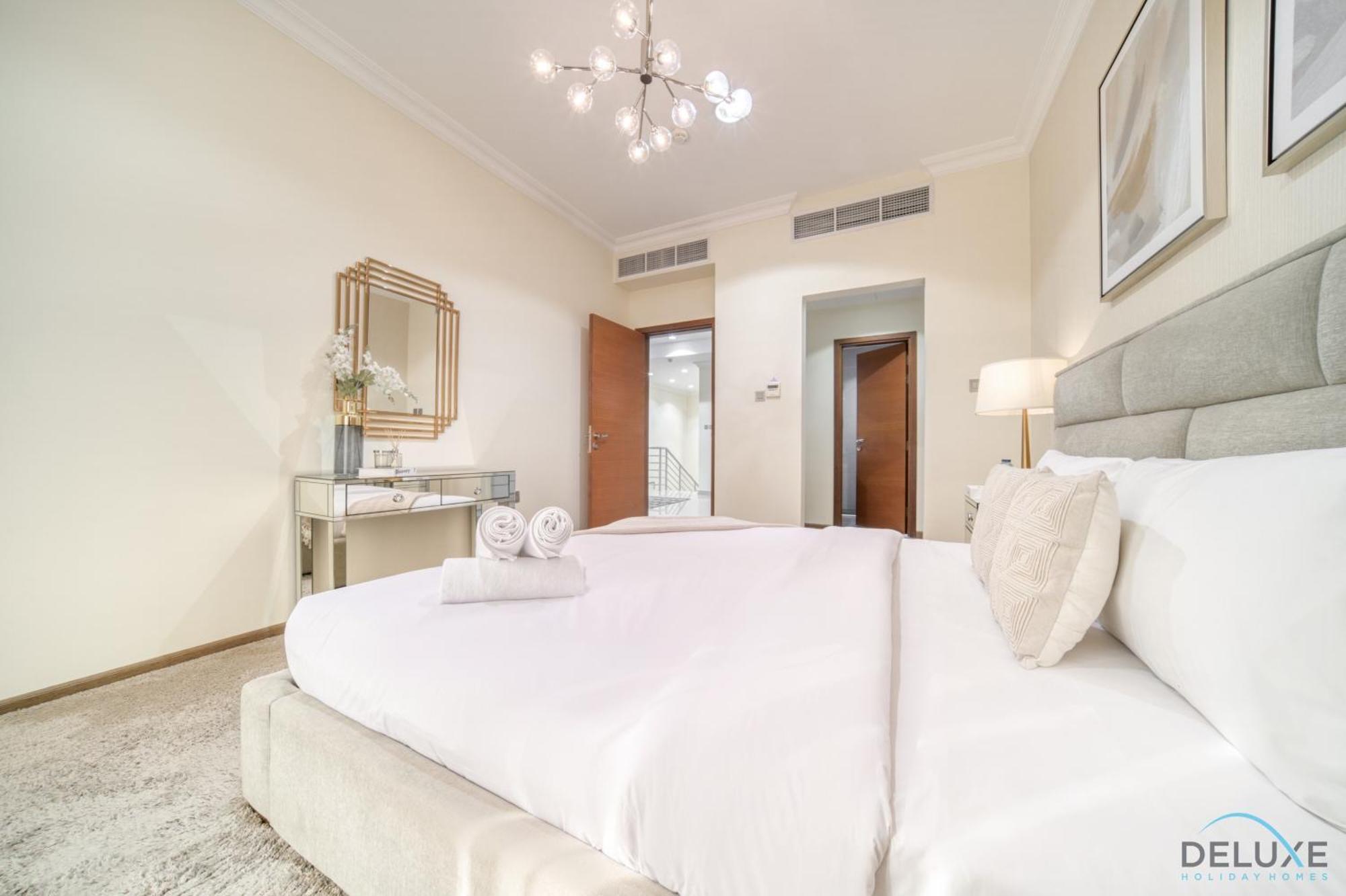 Charming 3br Townhouse With Assistant's At District 12 Jvc By Deluxe Apartment Dubai