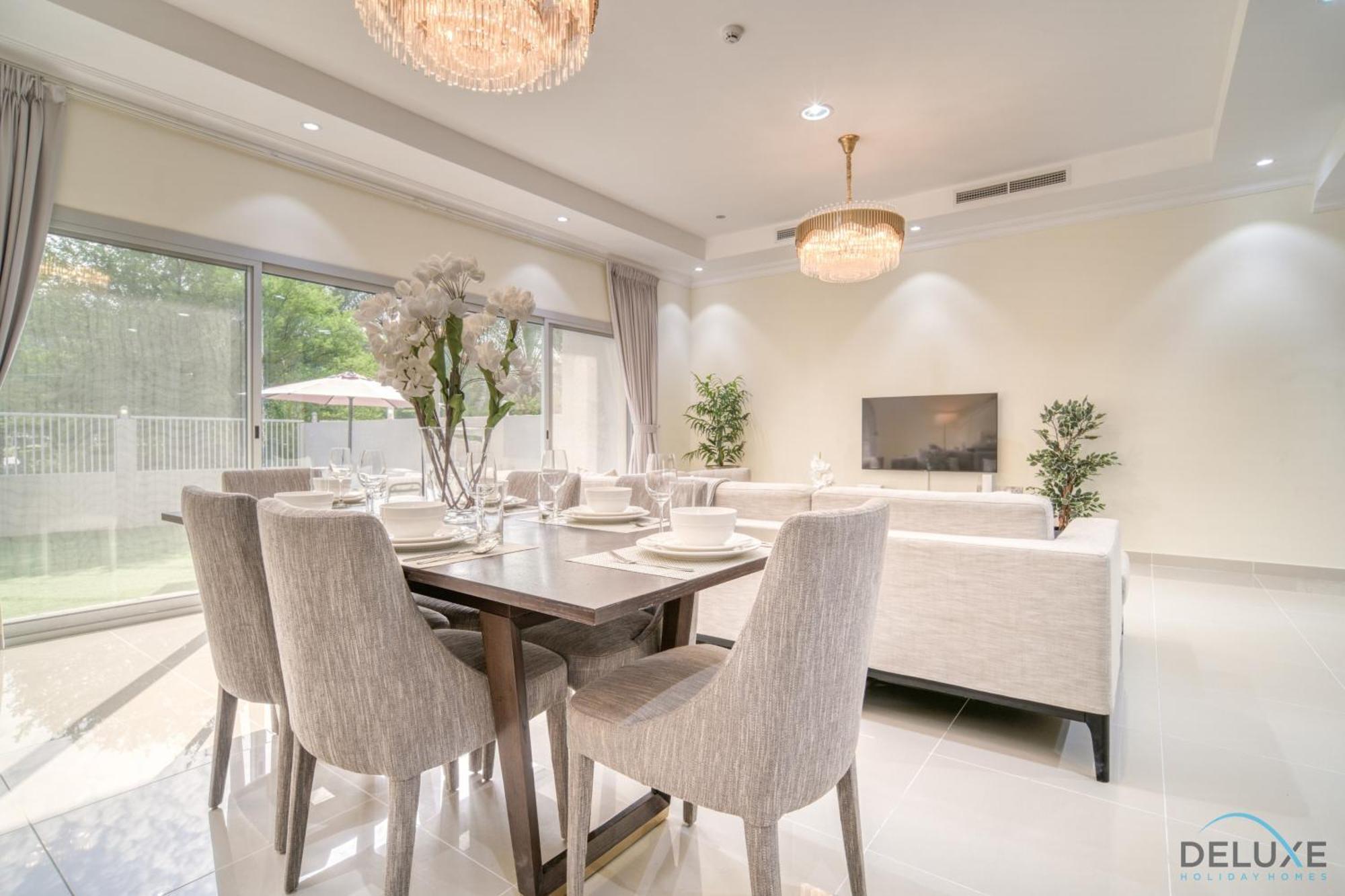 Charming 3br Townhouse With Assistant's At District 12 Jvc By Deluxe Apartment