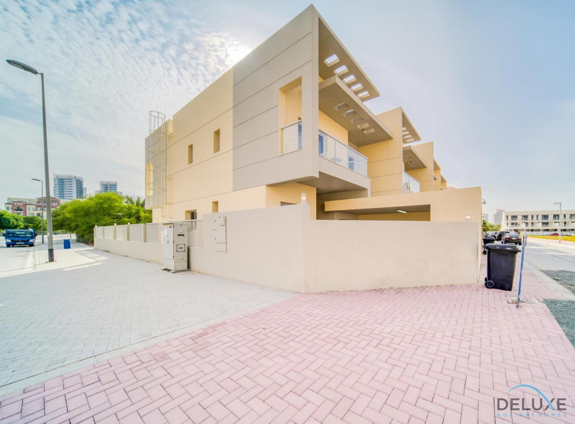 Charming 3br Townhouse With Assistant's At District 12 Jvc By Deluxe Apartment Dubai