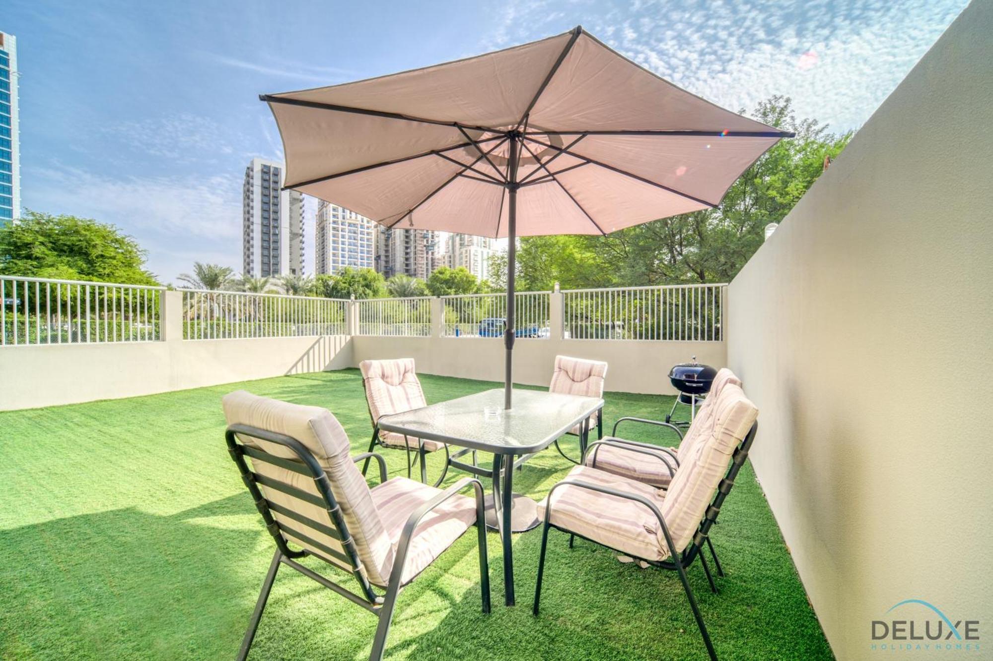 Charming 3br Townhouse With Assistant's At District 12 Jvc By Deluxe Apartment Dubai