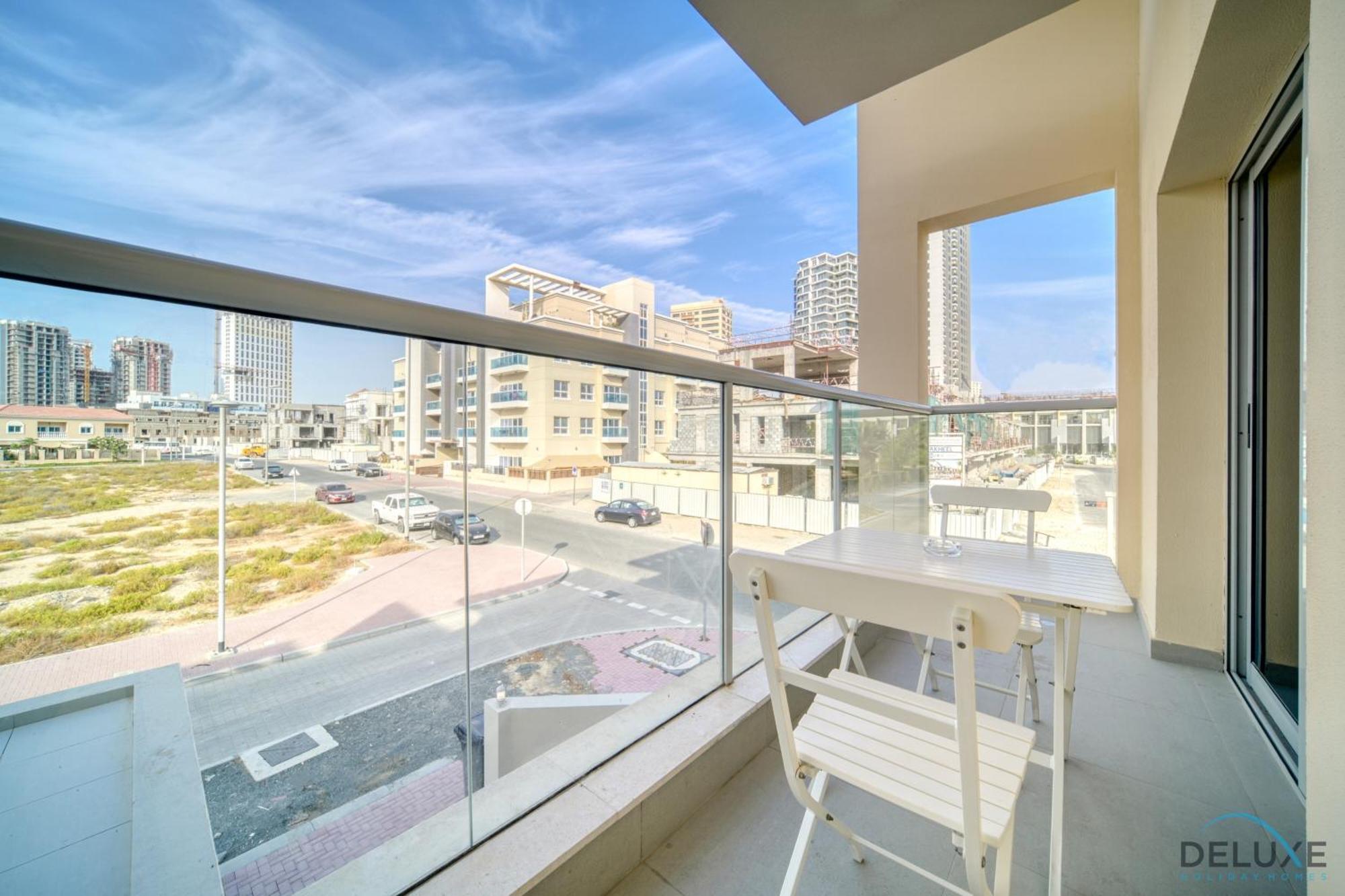 Charming 3br Townhouse With Assistant's At District 12 Jvc By Deluxe Apartment