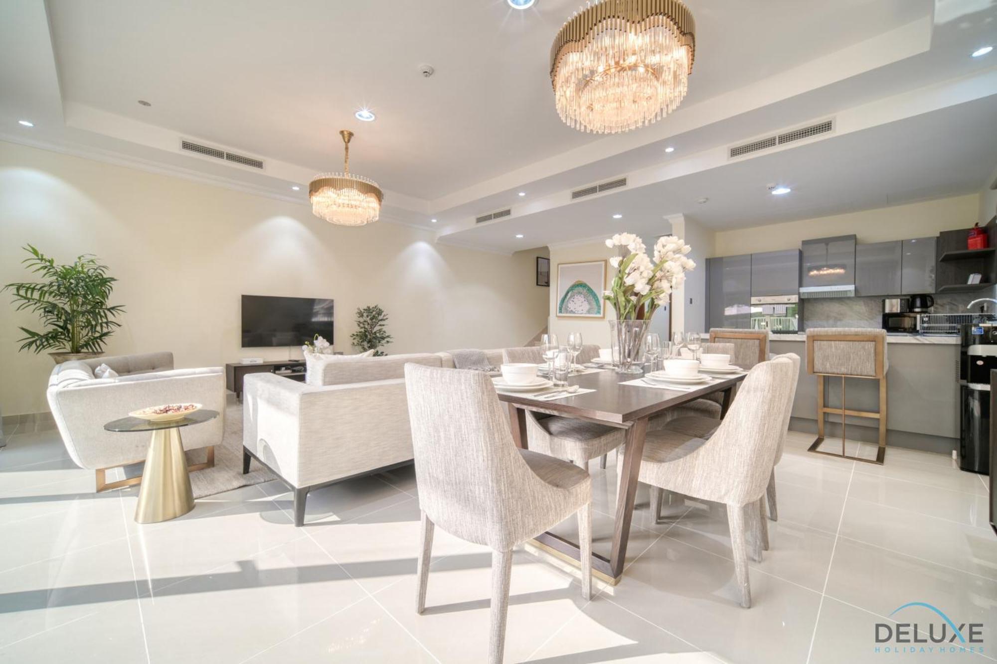 Charming 3br Townhouse With Assistant's At District 12 Jvc By Deluxe Apartment